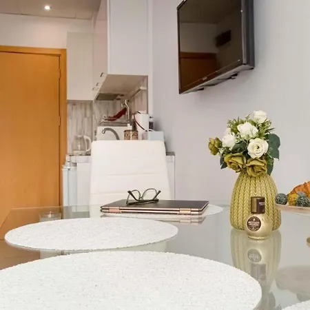 Apartment Searent Sunlit With Terrace & Wine Evenings 2 Min Harmani