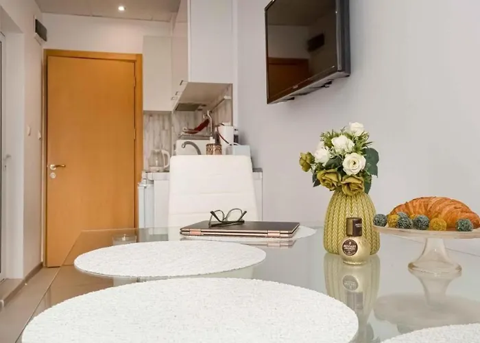 Apartment Searent Sunlit With Terrace & Wine Evenings 2 Min Harmani