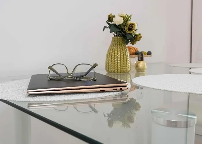 Searent Sunlit With Terrace & Wine Evenings 2 Min Harmani Apartment